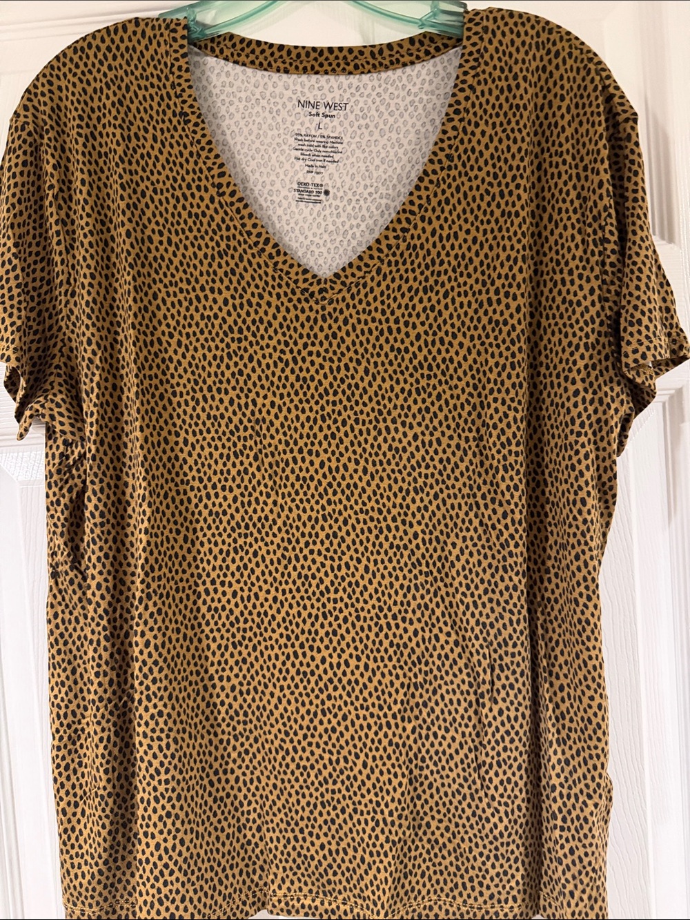 Nine West Mustard and Black Dot V-Neck Short Sleeve Tee LG